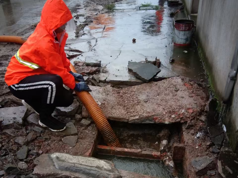 佛子山镇专业清理污水池 炜誉市政以规范流程守护城市 “肠道”